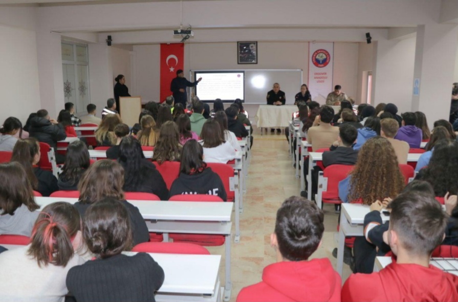 Jandarmadan öğrencilere meslek tanıtımı
