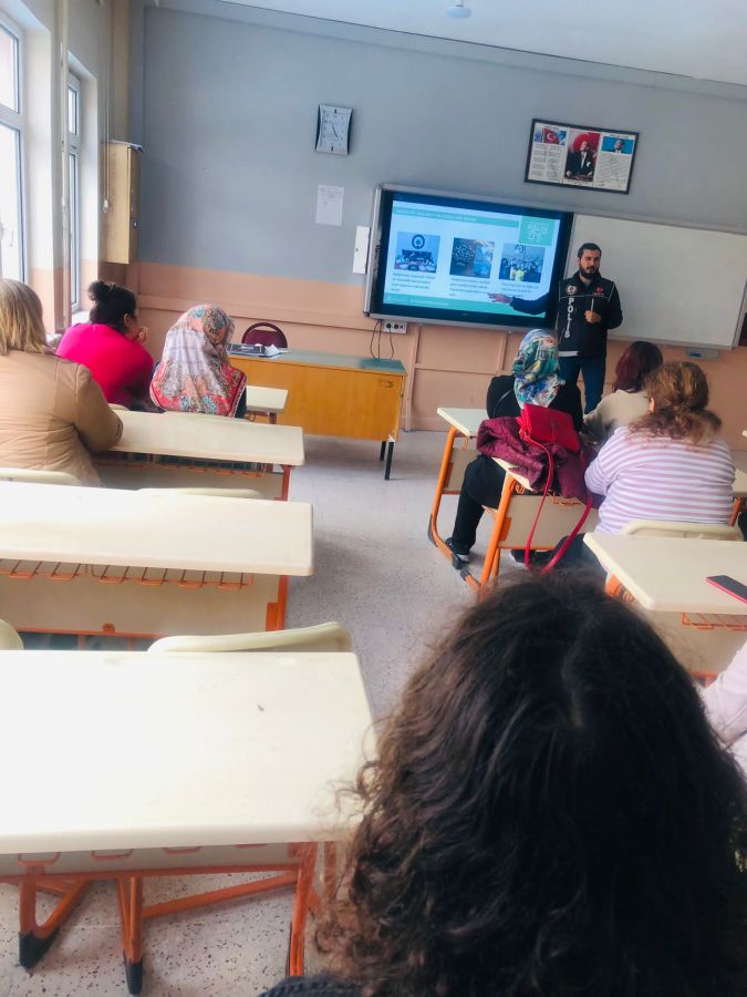 Emniyet’ten Devrek’te velilere Narko haber eğitimi