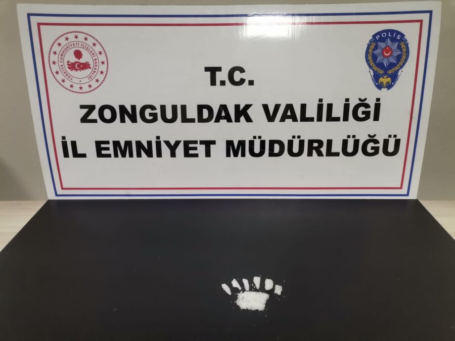 Ereğli de uyuşturucu bulunduran 2 kişi yakalandı