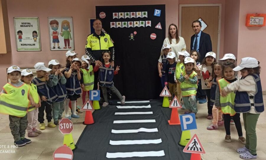 Emniyet’ten Öğrencilere trafik güvenliği eğitimi.