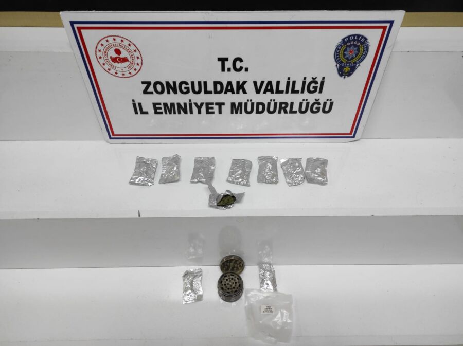 Zehir taciri, zehir zemberek yakalandı .