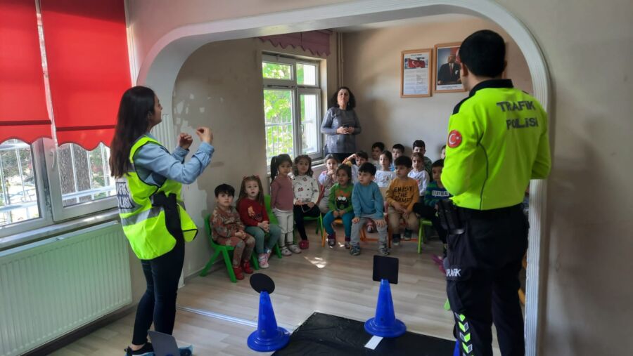 Emniyet’ten Öğrencilere trafik etimi