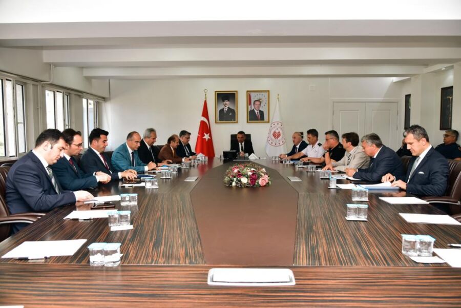 Üniversitelerimizde eğitim öğretimin huzur ve güven ortamı içerisinde sürdürülmesinin temini amacıyla alınacak tedbirlerin istişare edildi.