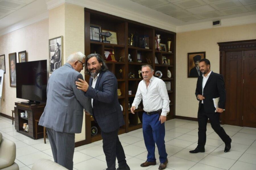 ESNAFTAN BAŞKAN POSBIYIK’A TEŞEKKÜR PLAKETİ