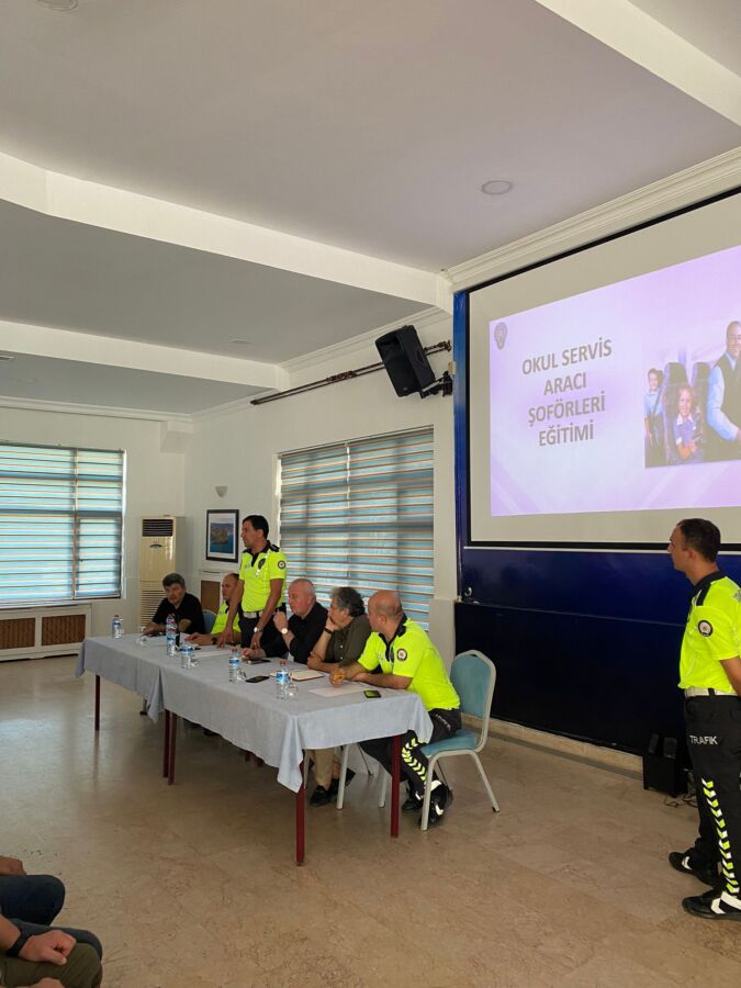 Emniyetten servis Şoförlerine güvenli sürüş birifingi.