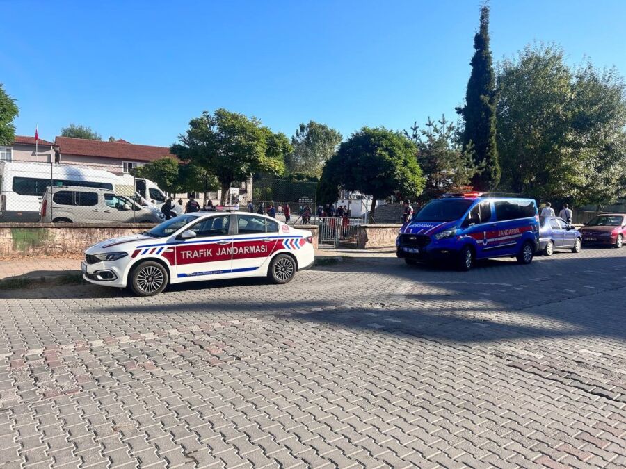 Jandarma okul çevrelerinde güvenlik Tedbirlerini aldı.