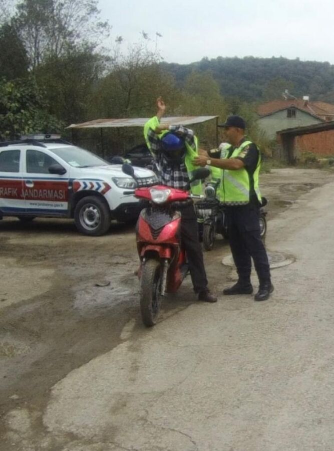 Reflektif Yelek Giy Görünür Ol Güvende Kal