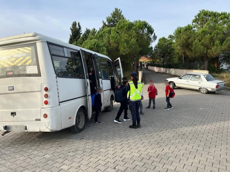 İl Jandarma okul servis araçlarının denetimlerinde,