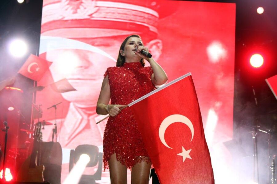 MERVE ÖZBEY, KDZ. EREĞLİ’NİN COŞKUSUNA COŞKU KATTI