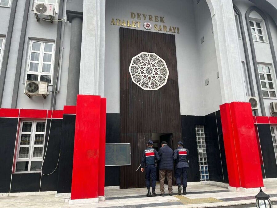 Basit Cinsel Saldırı Suçundan (6) yıl (3) ay  hapis.