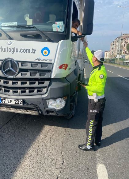 TRAFİK DÜZENİ VE GÜVENLİĞİNİN ARTIRILMASINA YÖNELİK DENETİMLER SÜRÜYOR